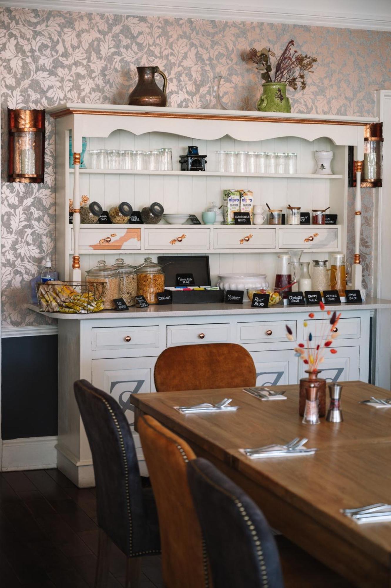 Atholl Arms Hotel Дънкелд Екстериор снимка