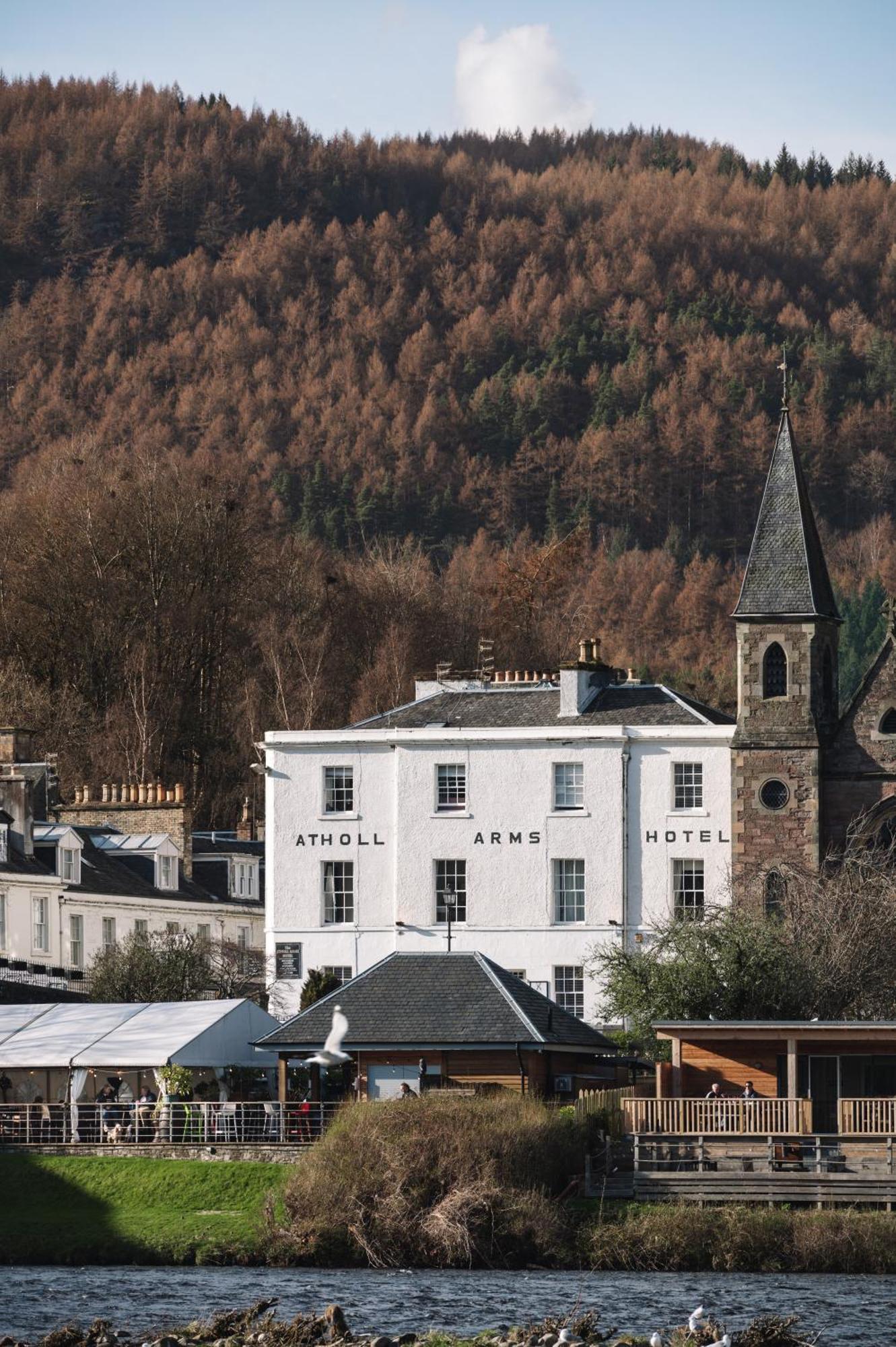 Atholl Arms Hotel Дънкелд Екстериор снимка