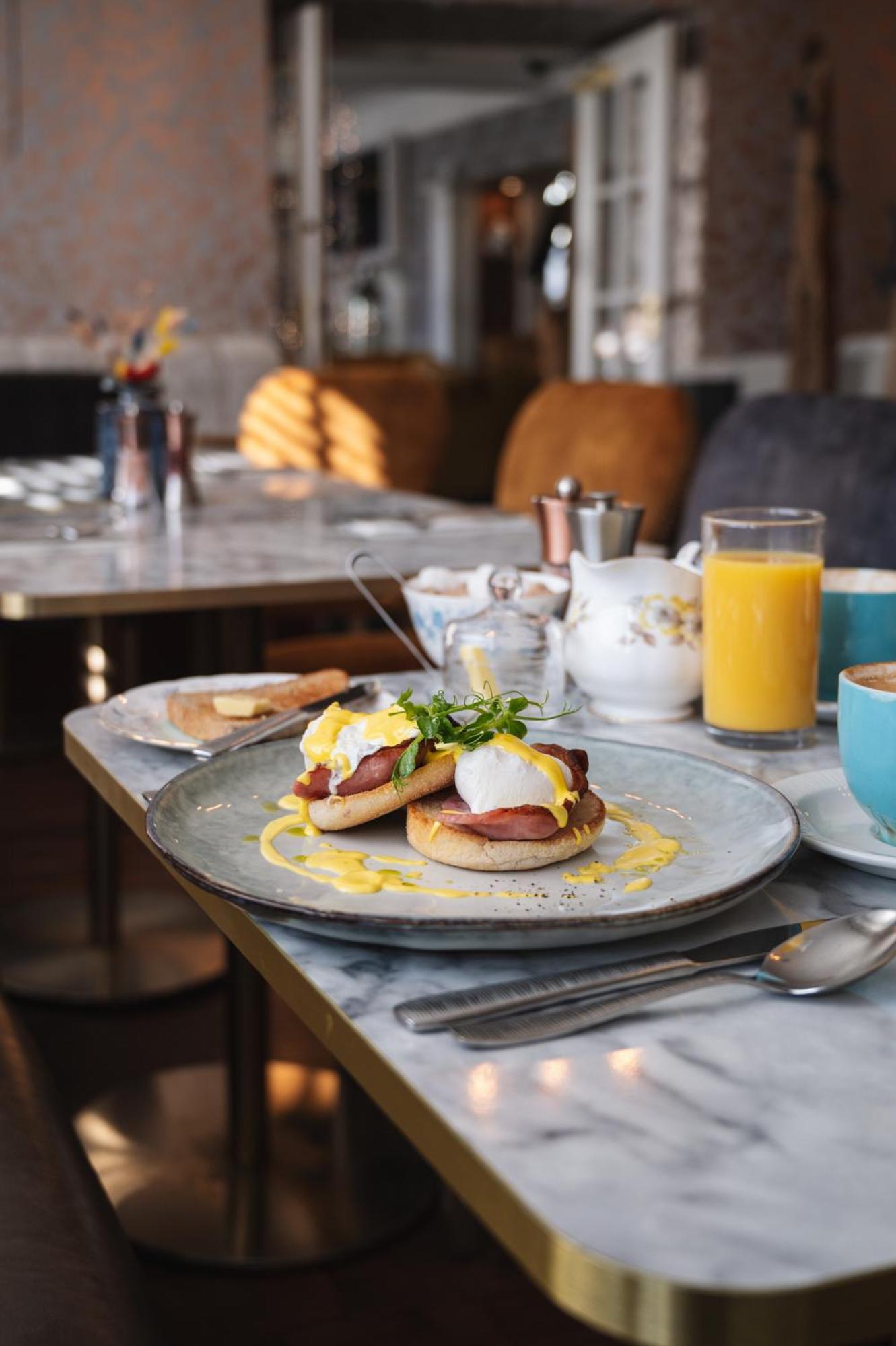 Atholl Arms Hotel Дънкелд Екстериор снимка